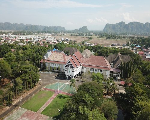 Aktivitas di kantor dan perjalanan harian